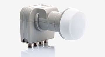 Ein graues Satelliten-LNB mit vier Ausgängen, geeignet für den Empfang von Satellitensignalen.